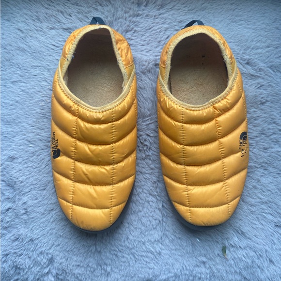 The North Face Men’s THERMOBALL™ Traction Mules - Picture 2 of 8